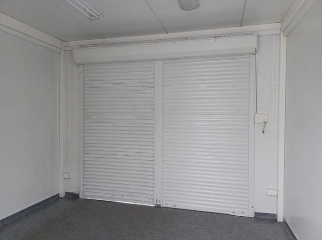 Contenedor Bar 3,5 × 3,03 m – Persiana Frontal & Puerta Trasera, Listo para Servir - Imagen 2