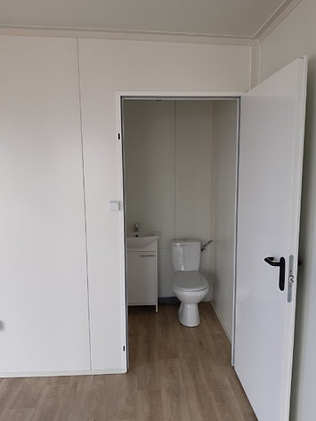 Oficina Contenedor 36 m² (6 × 6 m) – Aislada, con Baño y Kitchenette Listos para Usar - Imagen 5